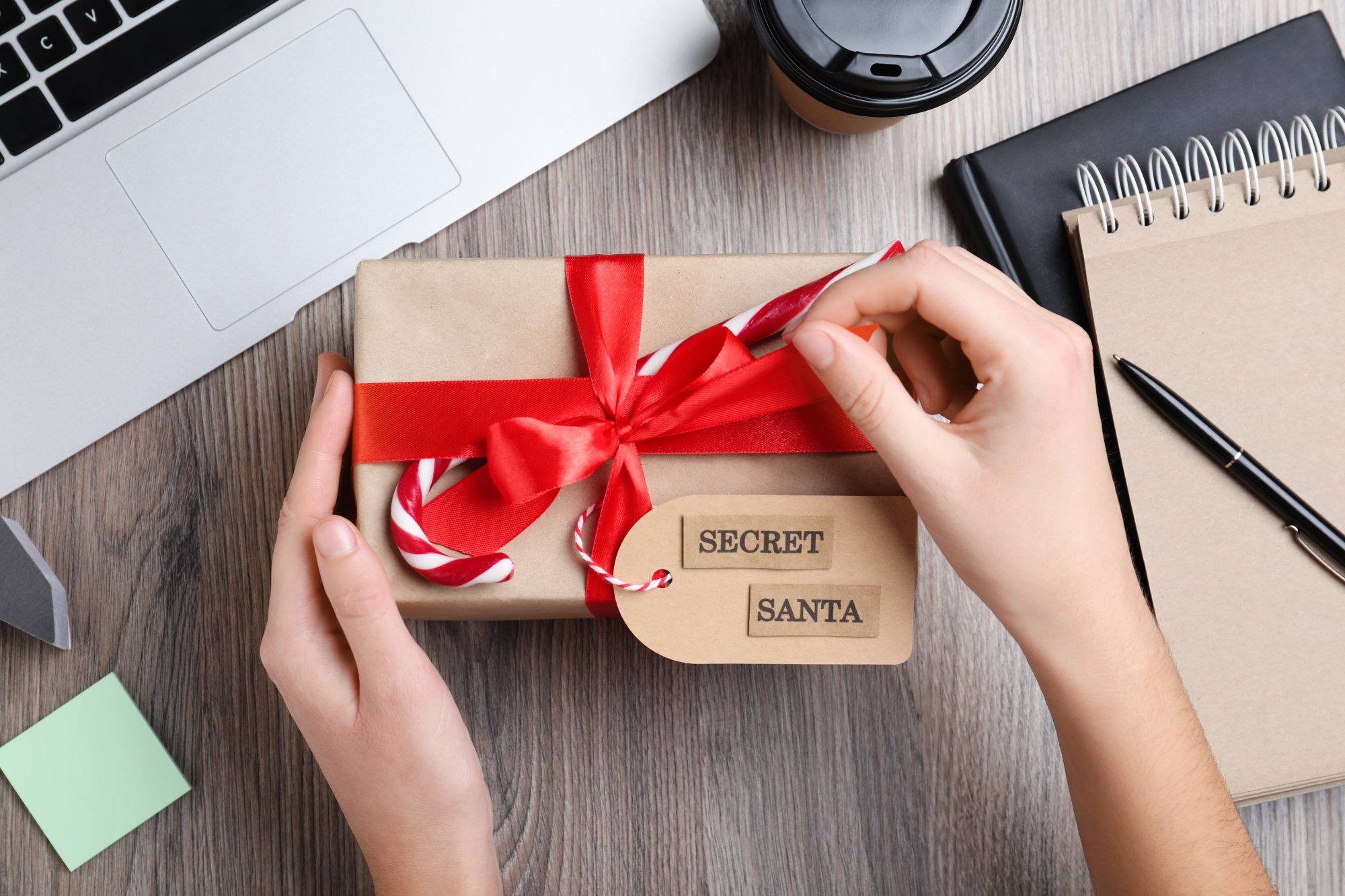 Δώρα μέχρι 20€ για το Secret Santa του γραφείου - Shopflix Blog